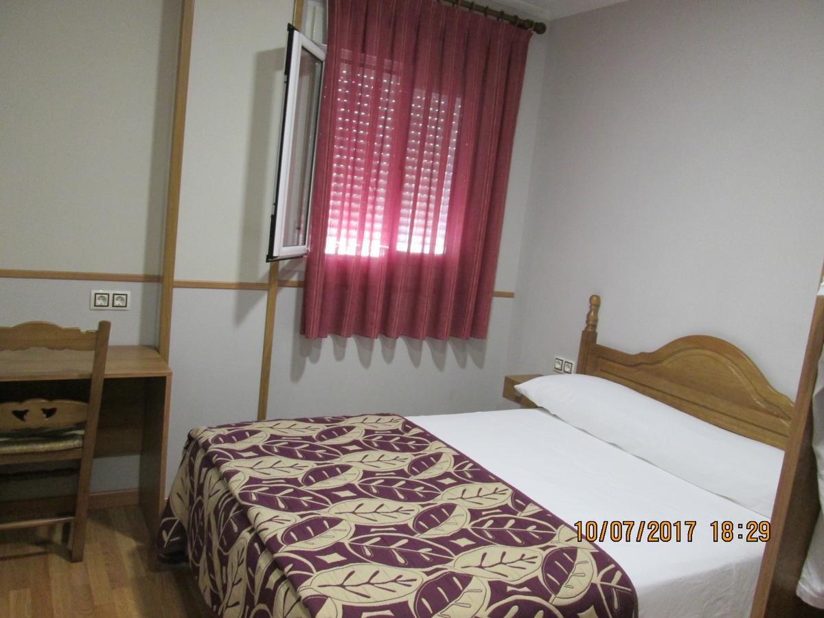 Hostal Banderas Fuensanta de Martos エクステリア 写真